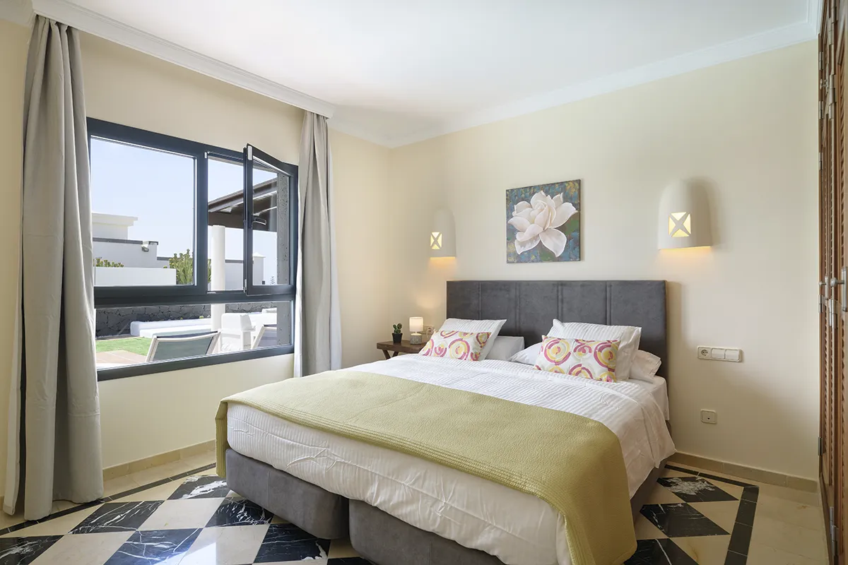 Doppelzimmer mit Terrassenausblick in der Villa Alisios 43 Hipoclub