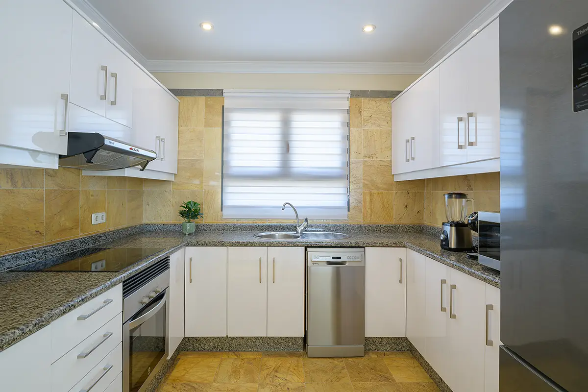 Fully equipped kitchen at Villa Faro Park 189 Hipoclub