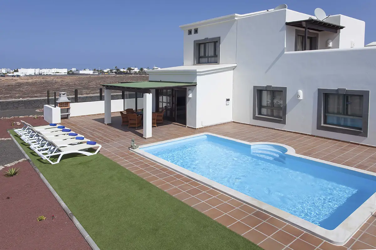 Vista aérea del entorno exterior de la villa en Hipoclub Villa Aguamarina 4