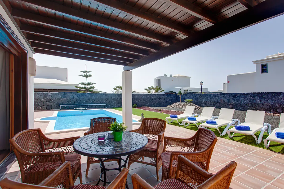 Garden terrace with pergola and outdoor furniture, Hipoclub Villa Aguamarina 2