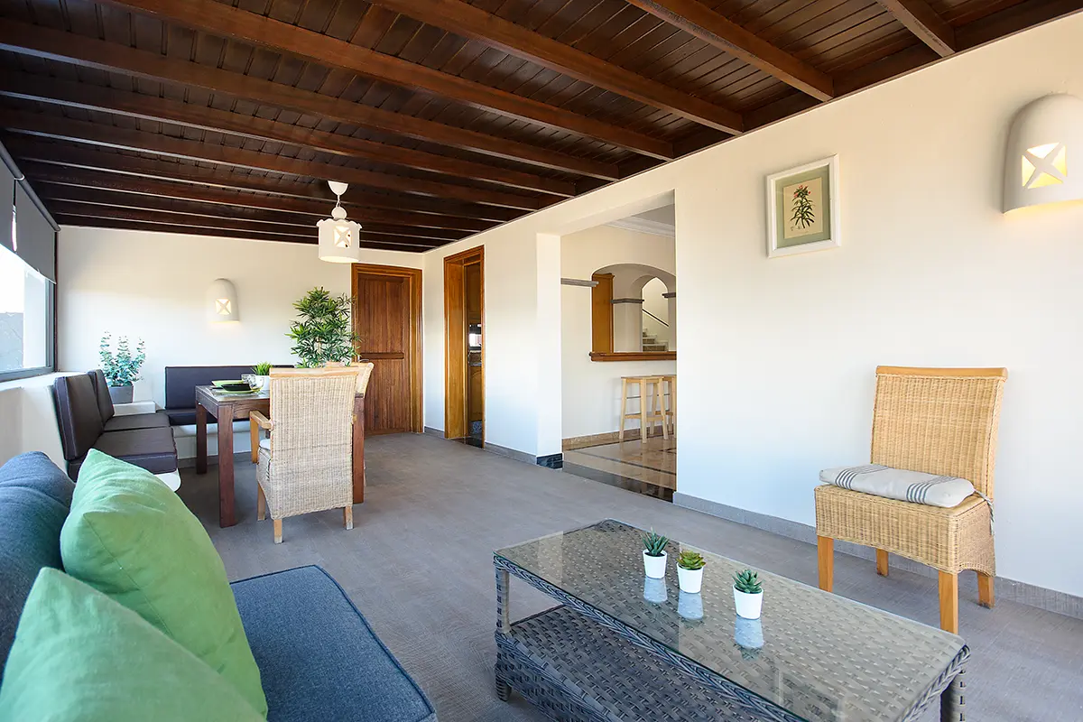 Innenbereich mit kombiniertem Wohn- und Essbereich in Hipoclub Villa Aguamarina 28