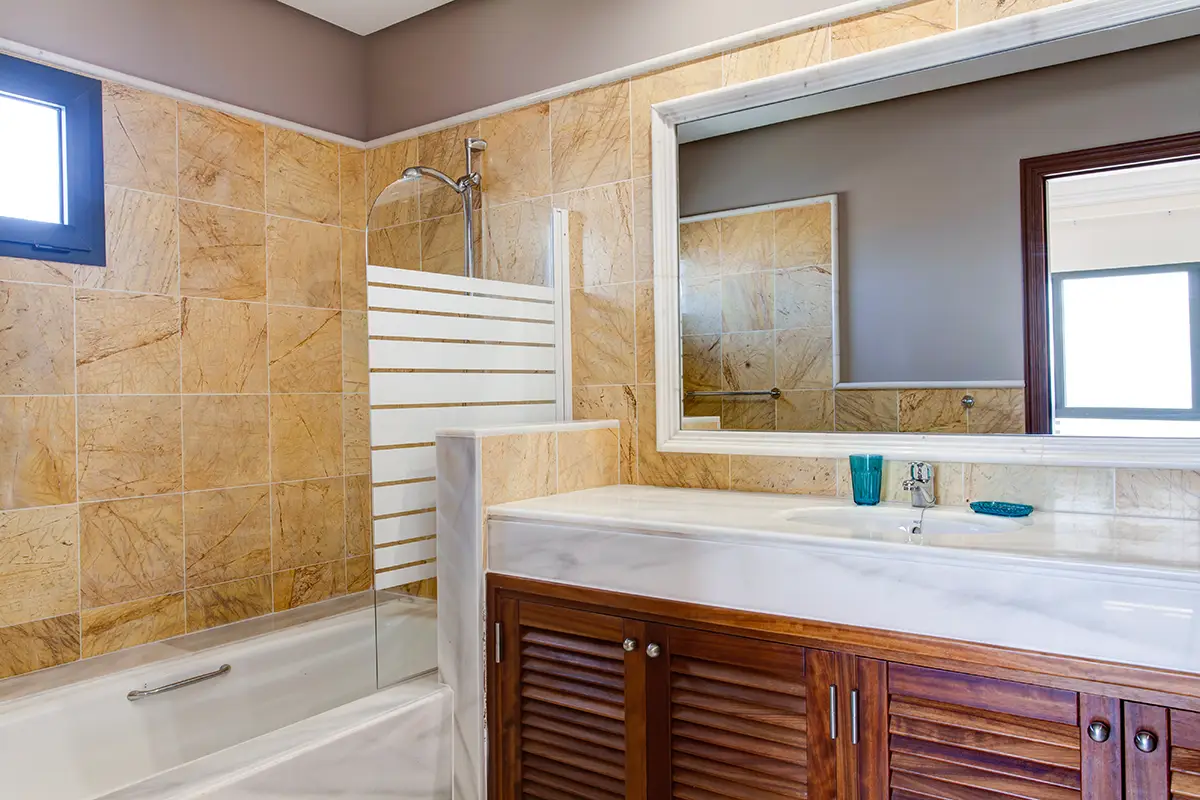 Full bathroom with bathtub and natural light, Hipoclub Villa Aguamarina 2