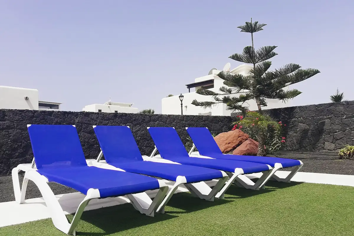 Hamacas para tomar el sol en Hipoclub Villa Aguamarina 11