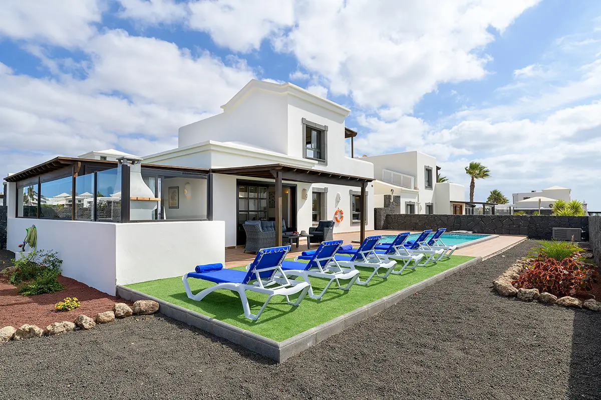 Gesamtansicht von Hipoclub Villa Aguamarina 26 vom Garten aus