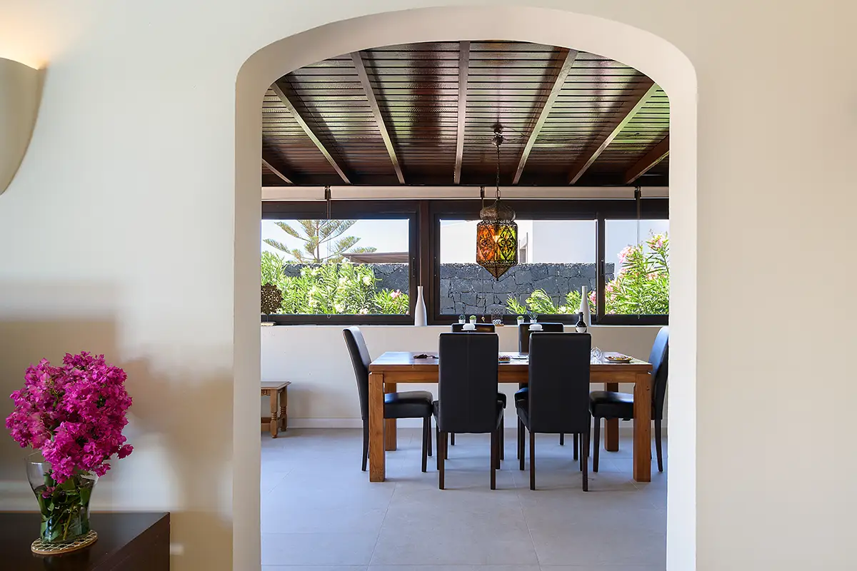 Blick vom Wohnzimmer zum Essbereich in Hipoclub Villa Aguamarina 10