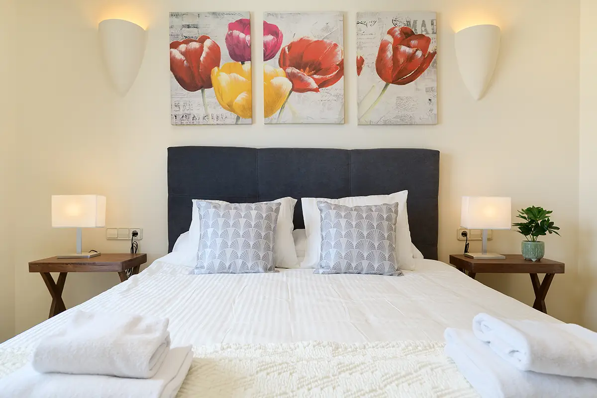 Bed linen and towels available in the bedrooms at Villa Faro Park 189 Hipoclub
