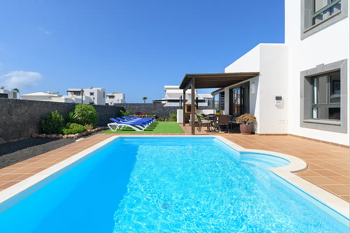 Pool im Außenbereich der Villa in Hipoclub Villa Aguamarina 27