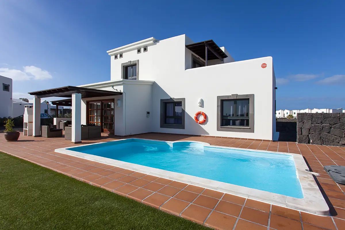 General view of the swimming pool at Hipoclub Villa Zafiro 34