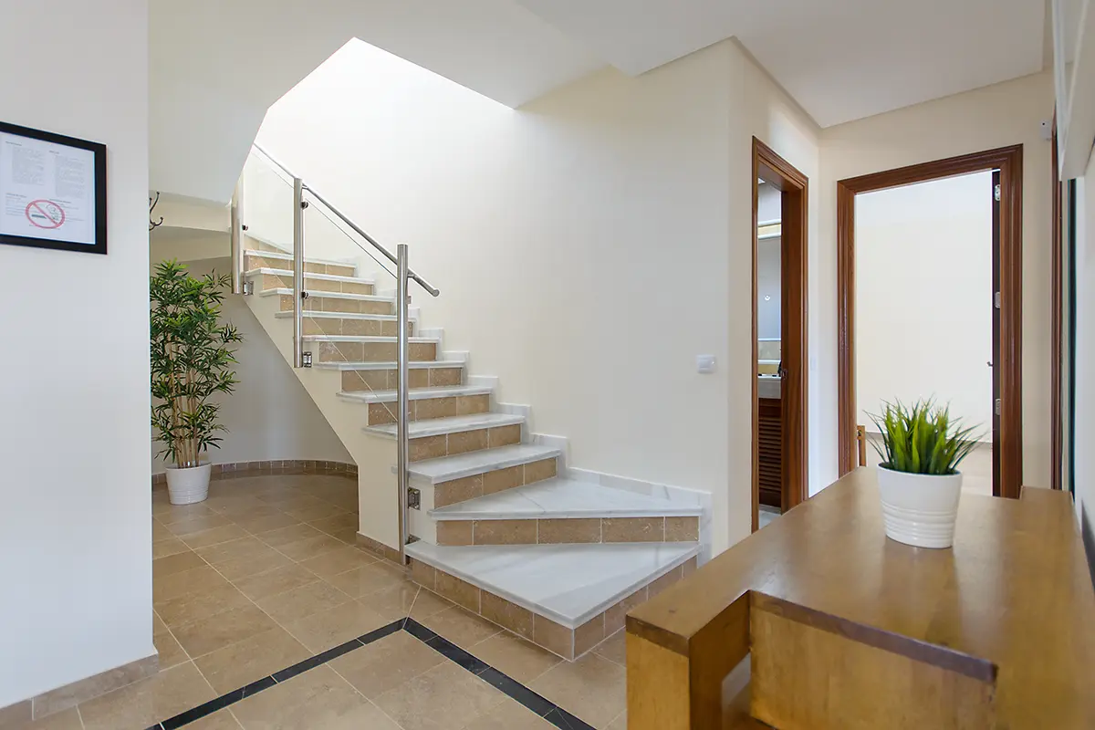 Innentreppe zum Obergeschoss in Hipoclub Villa Aguamarina 28