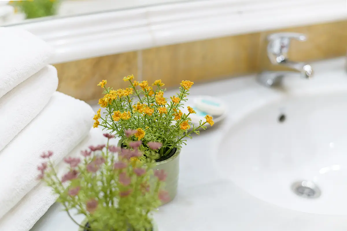Florales Dekoelement im Badezimmer von Hipoclub Aguamarina 25