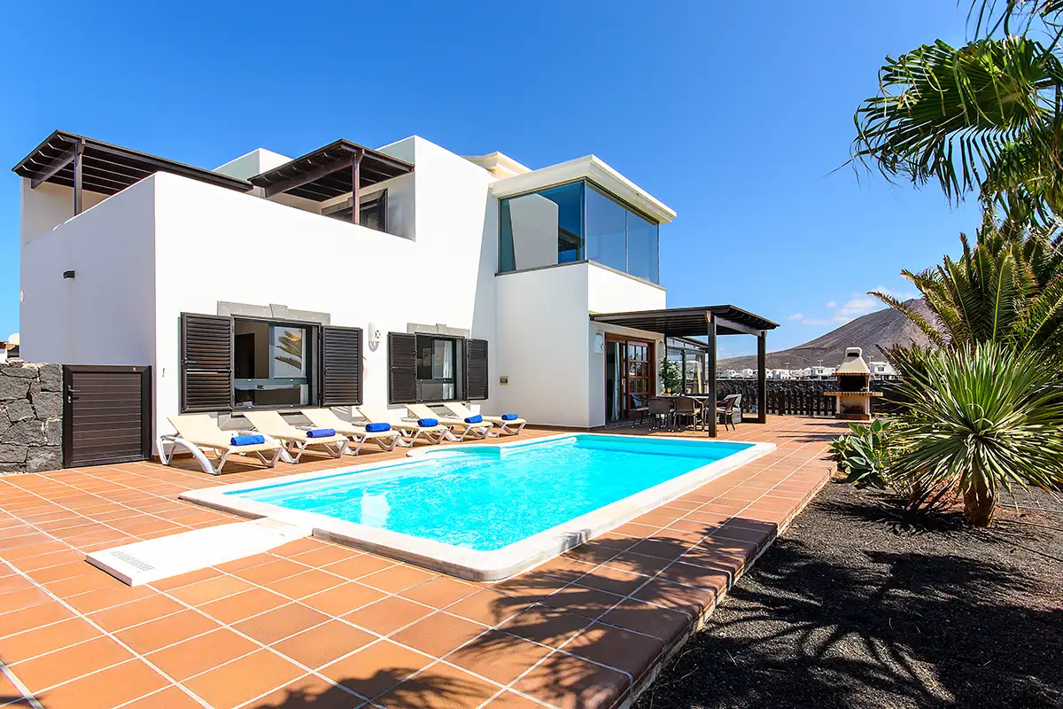 Spacious sunbathing area at Villa Ámbar Hipoclub