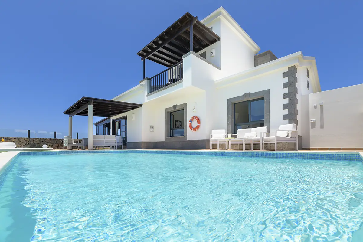 Großer Pool neben der Villa Alisios 43 Hipoclub