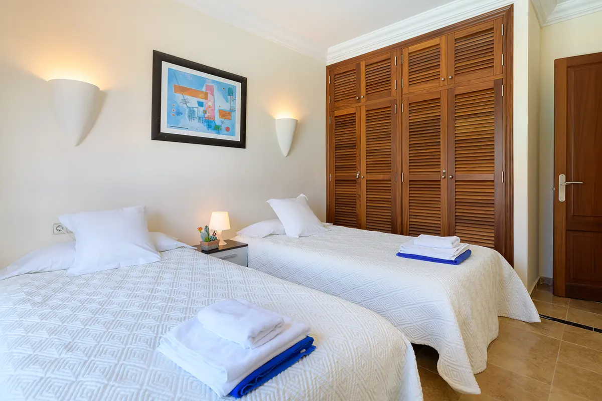 Dormitorio doble equipado en Hipoclub Villa Zafiro 54
