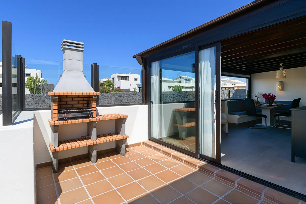 Außenterrasse mit Grill in Hipoclub Aguamarina 25