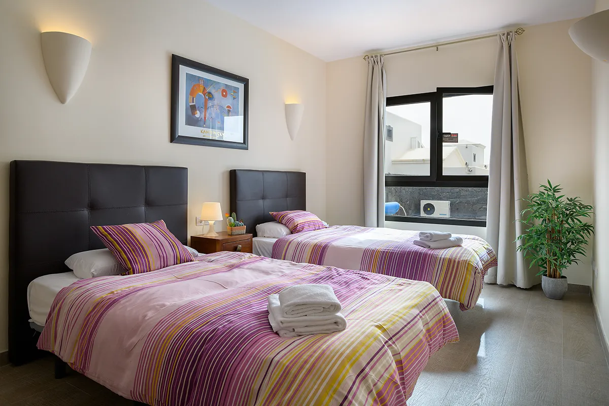 Zweibettzimmer mit Einzelbetten in Hipoclub Villa Aguamarina 27