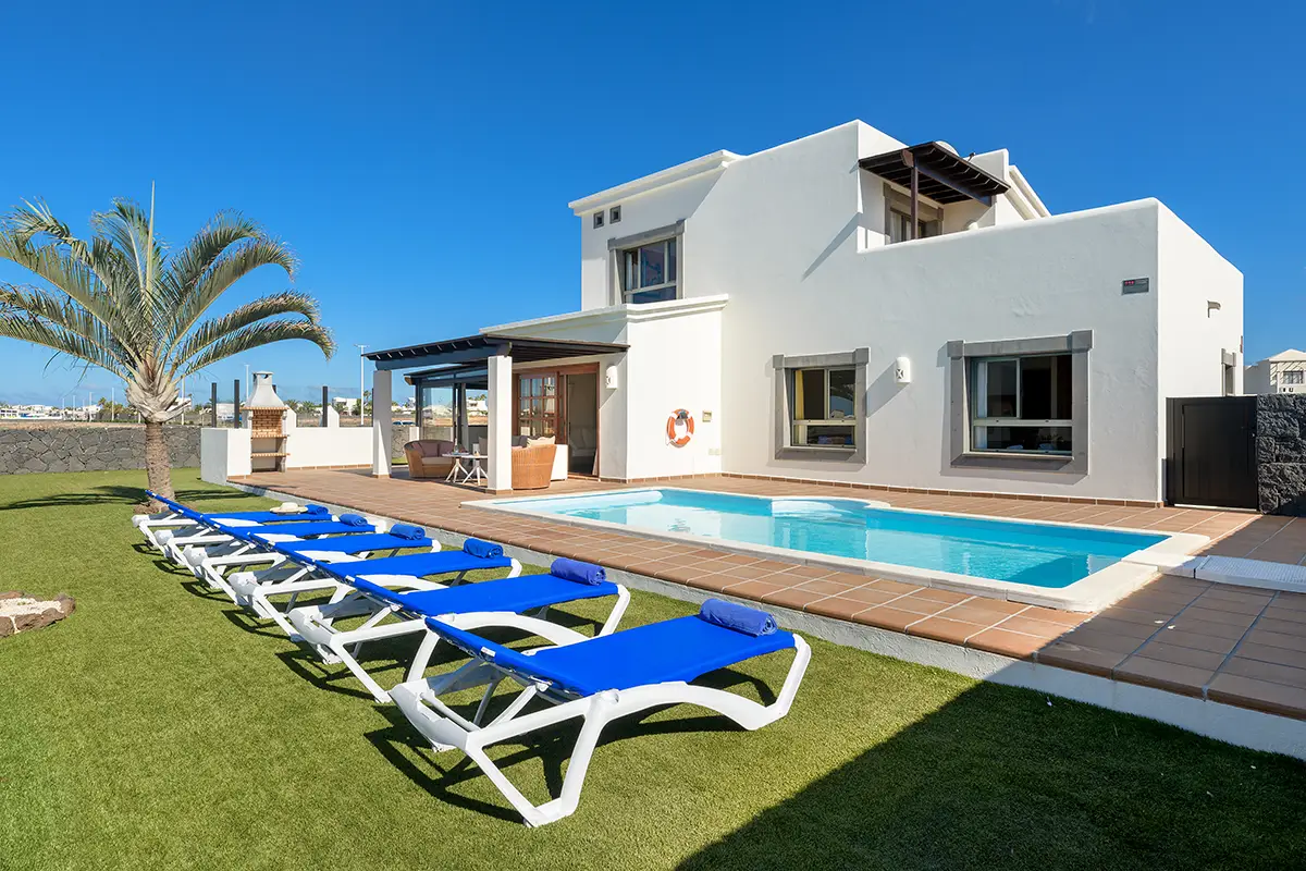 General view of the exterior at Hipoclub Villa Aguamarina 1