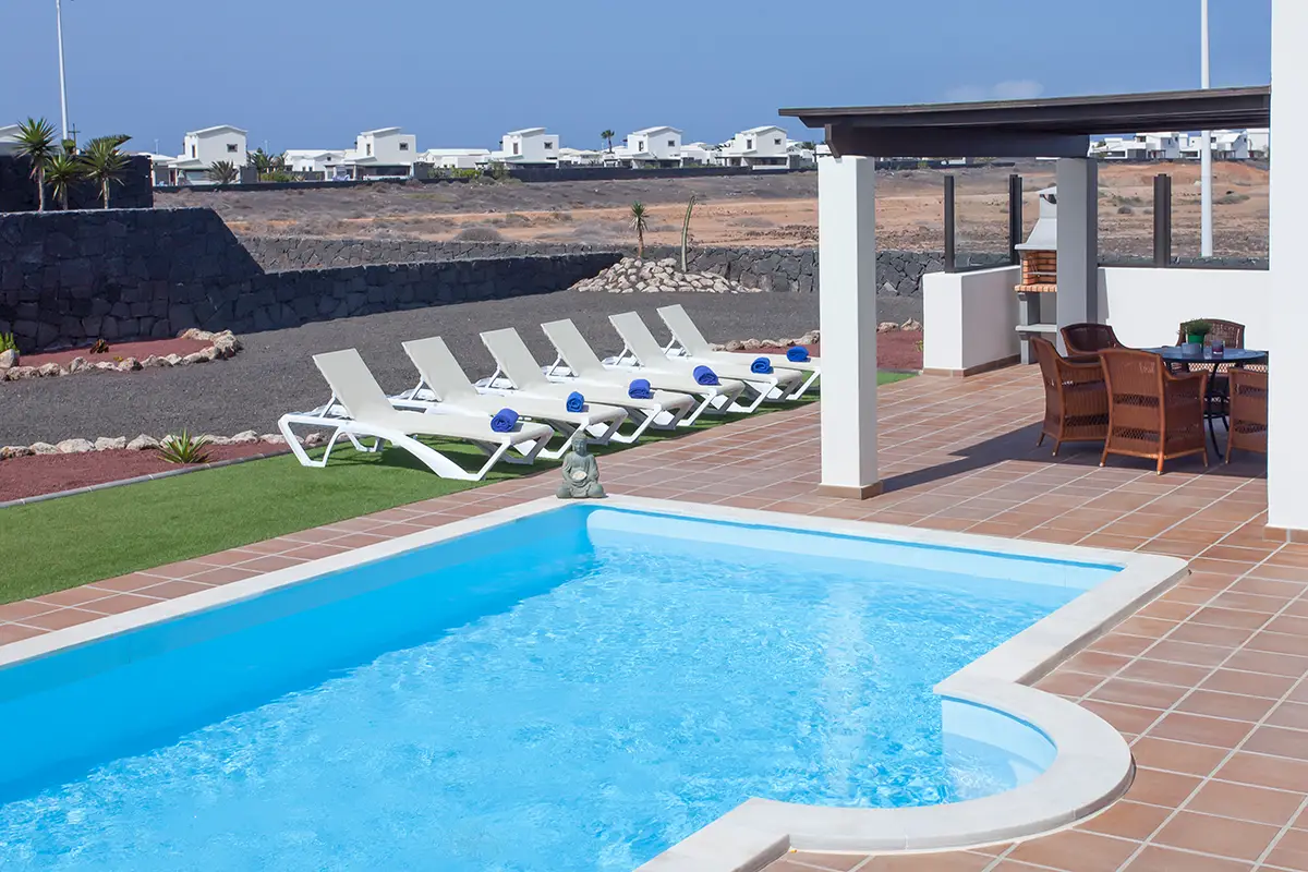 Outdoor view with pool, sun deck and covered terrace, Hipoclub Villa Aguamarina 2