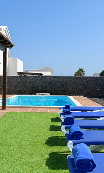 Solarium and pool of Hipoclub Villa Aguamarina 27
