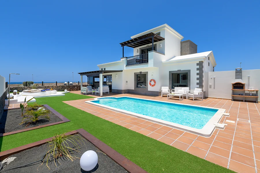 Exterior view of one of the Hipoclub villas with pool